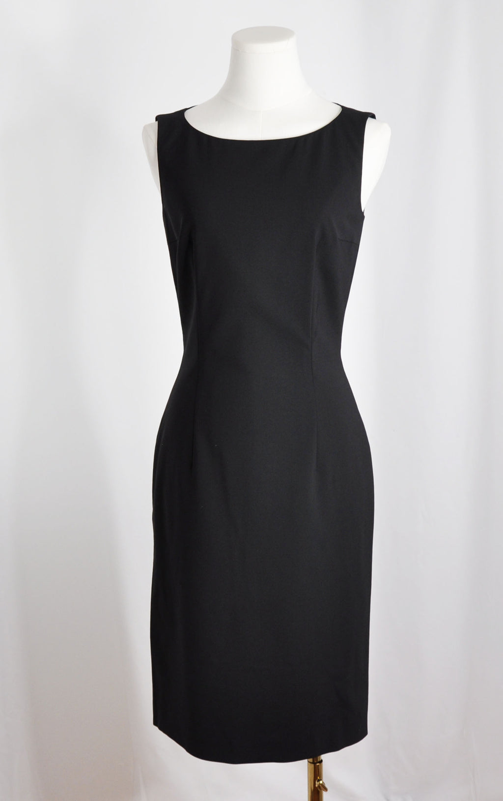 Vintage 2010s Hugo Boss Black Sheath Dress in Excellent Condition - Size 0