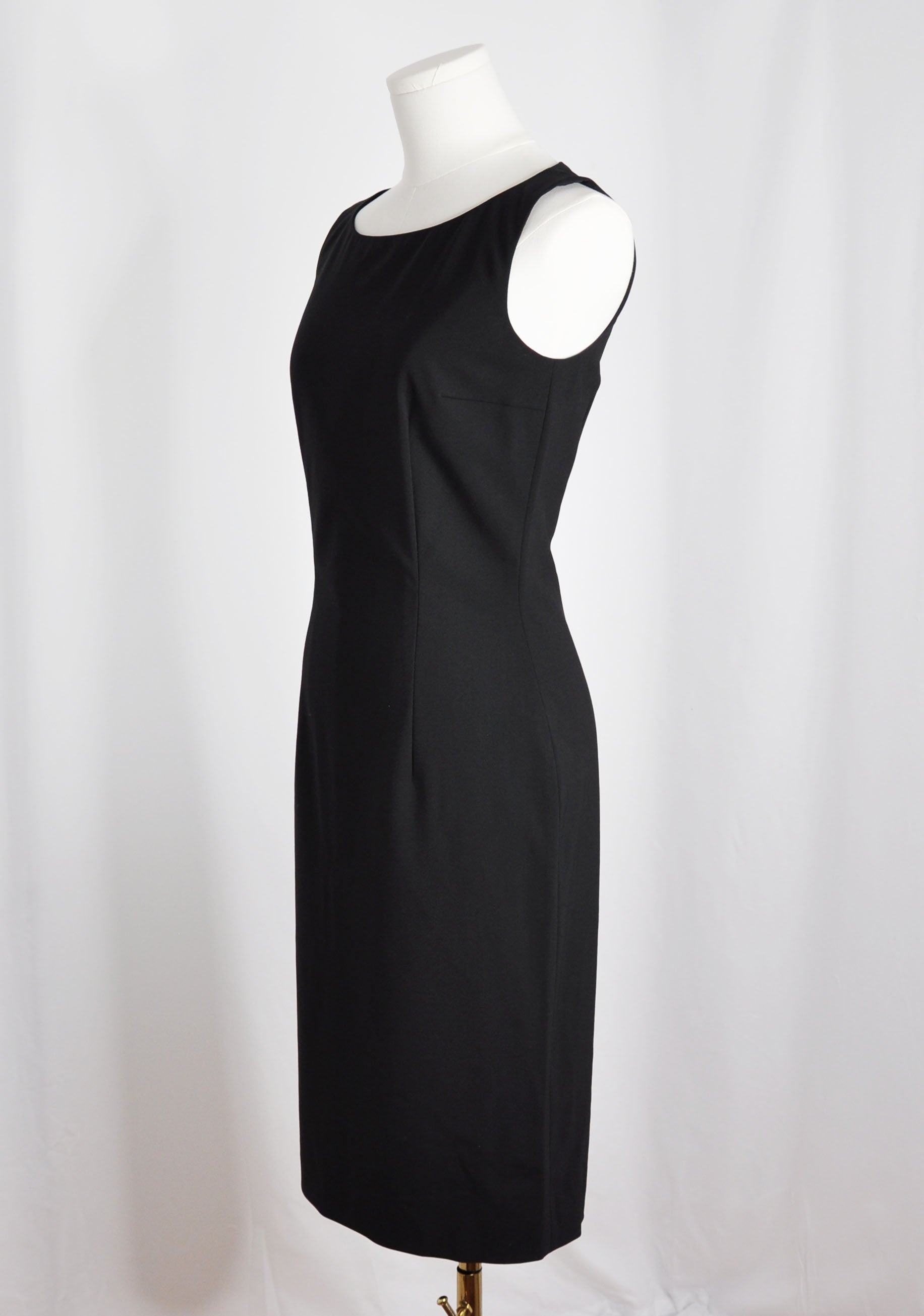 Vintage 2010s Hugo Boss Black Sheath Dress in Excellent Condition - Size 0