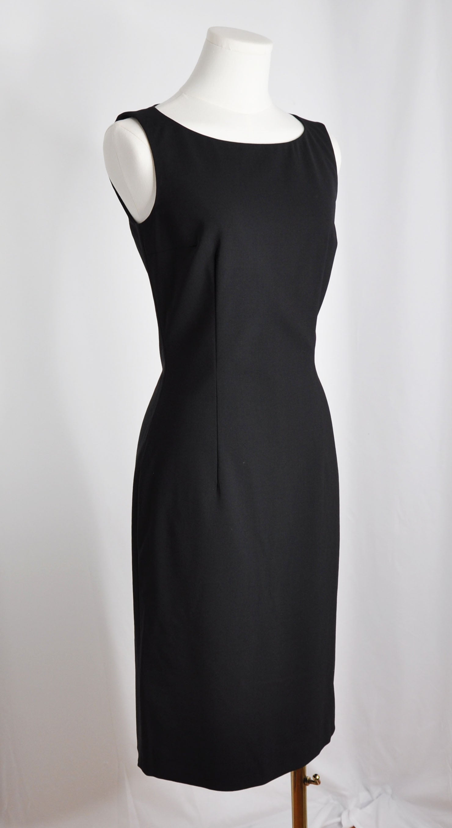 Vintage 2010s Hugo Boss Black Sheath Dress in Excellent Condition - Size 0