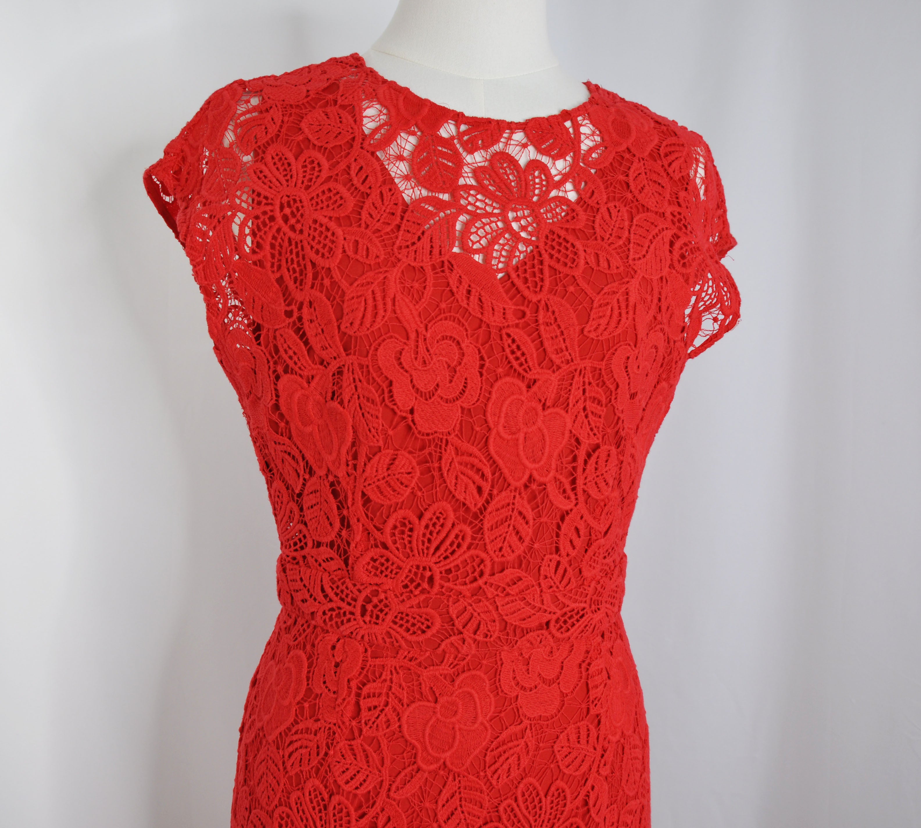 Vintage Massimo Dutti 2010s Red Lace Dress in Excellent condition - Size EU 38/ US 6